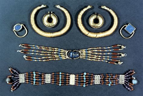 The connection between talismanic jewelry and magic in ancient Egypt